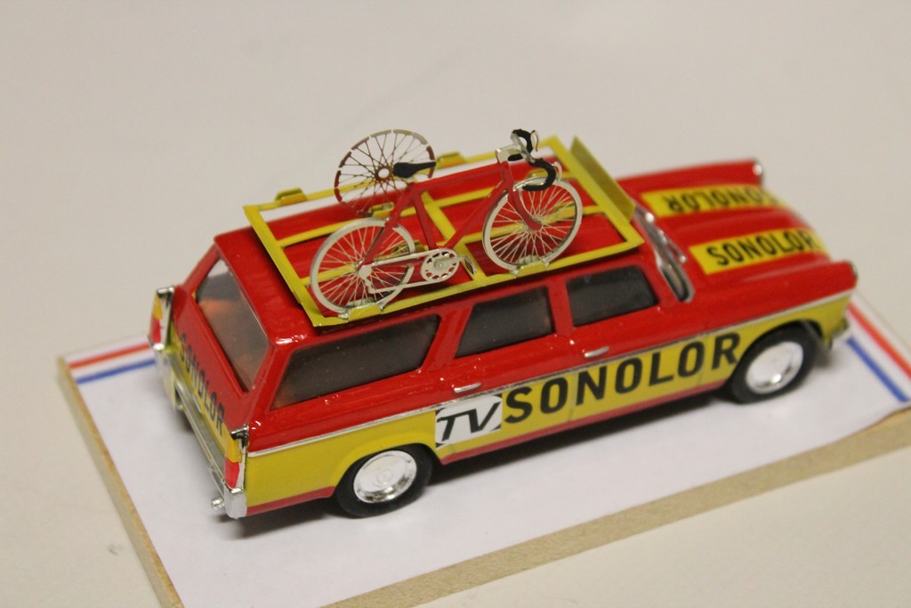 PEUGEOT 404 BREAK EQUIPE SONOLOR TDF 1973 AUTORECLAME 1/43°