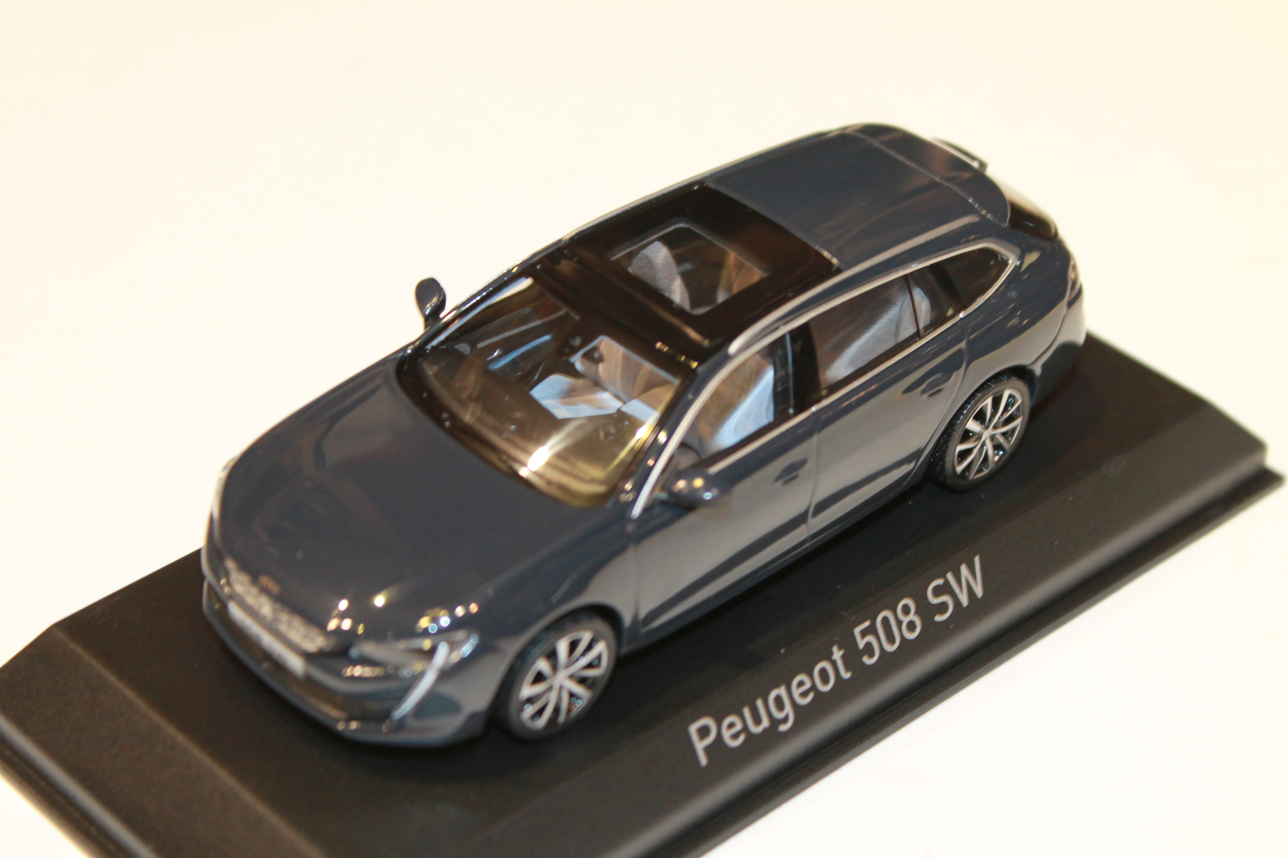 PEUGEOT 508 SW 2018 GRIS NOREV 1/43°