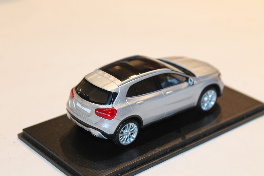 MERCEDES-BENZ GLA GRIS SPARK 1/43°