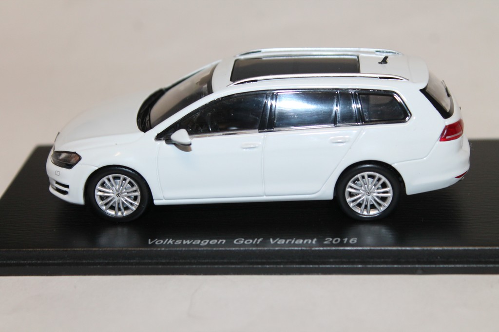 VOLKSWAGEN GOLF BREAK BLANCHE 2016 SPARK 1/43°