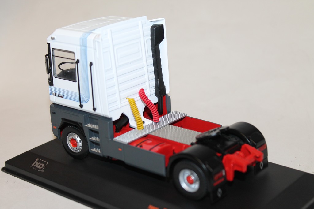 miniature ixo