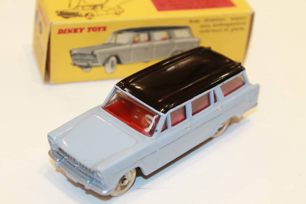 DINKY TOYS 548 : FIAT 1800 familiale bleu lavande - avec boîte d'origine