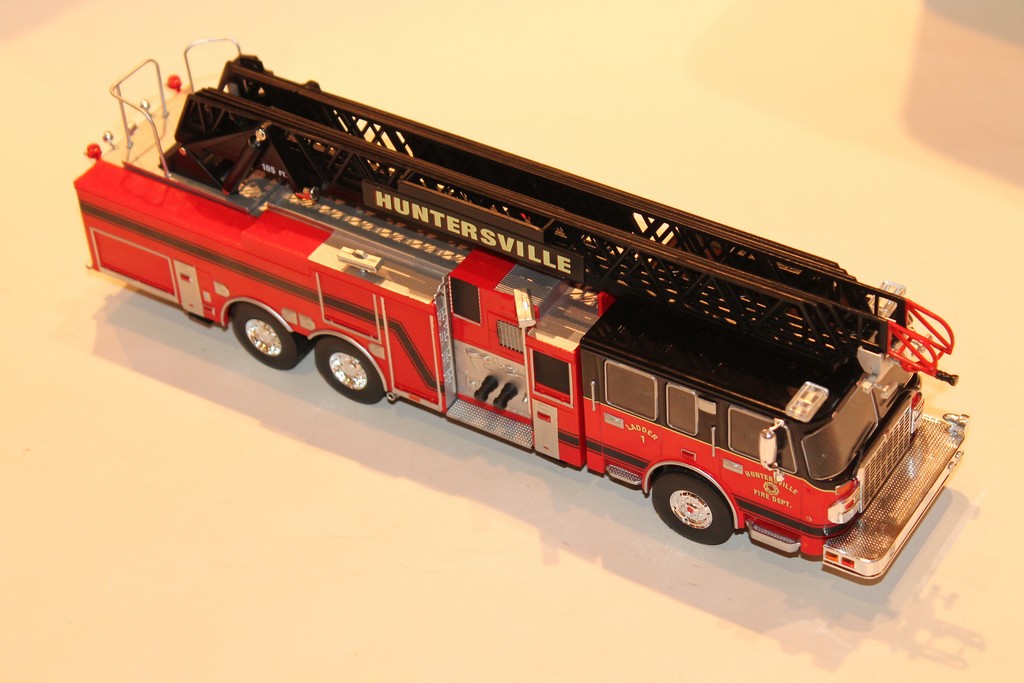 SMEAL 105 POMPIER GRANDE ECHELLE 2014 IXO 1/43°