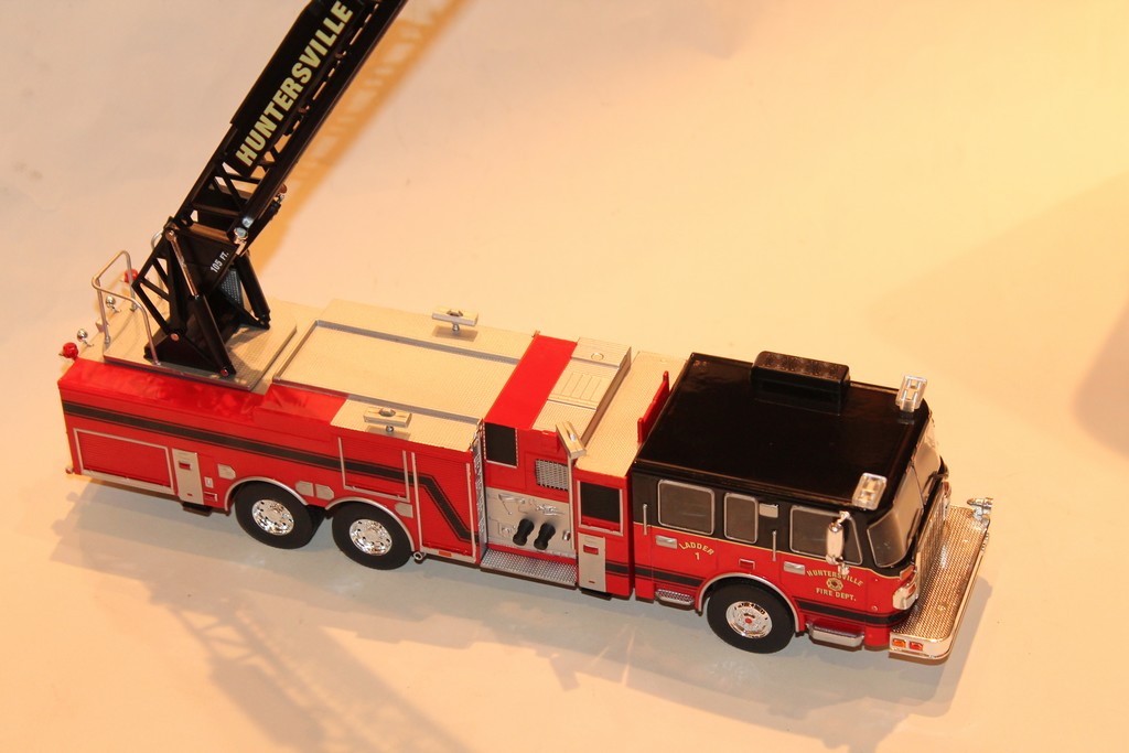 SMEAL 105 POMPIER GRANDE ECHELLE 2014 IXO 1/43°