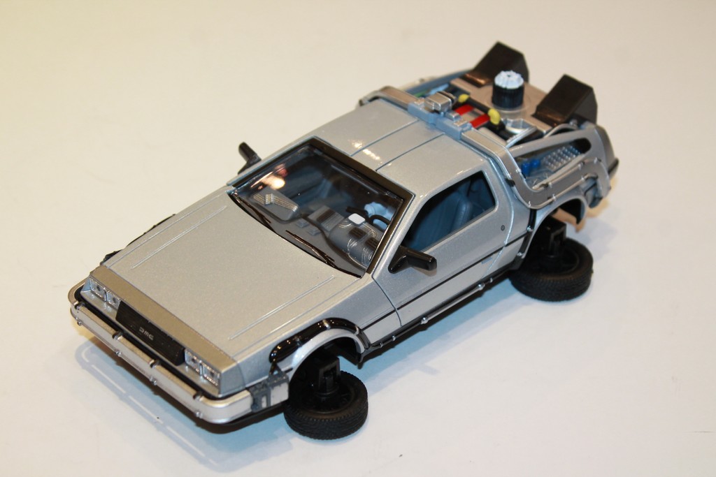 DMC DELOREAN TIME MACHINE "RETOUR VERS LE FUTUR" WELLY 1/24°