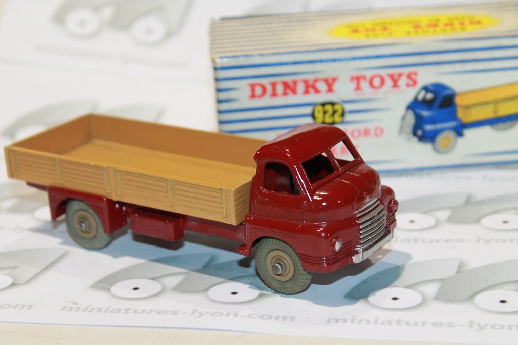 BIG BEDFORD LORRY DINKY SUPERTOYS 922