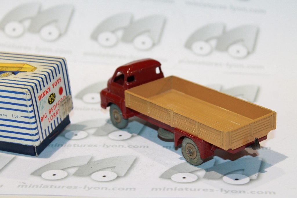 BIG BEDFORD LORRY DINKY SUPERTOYS 922