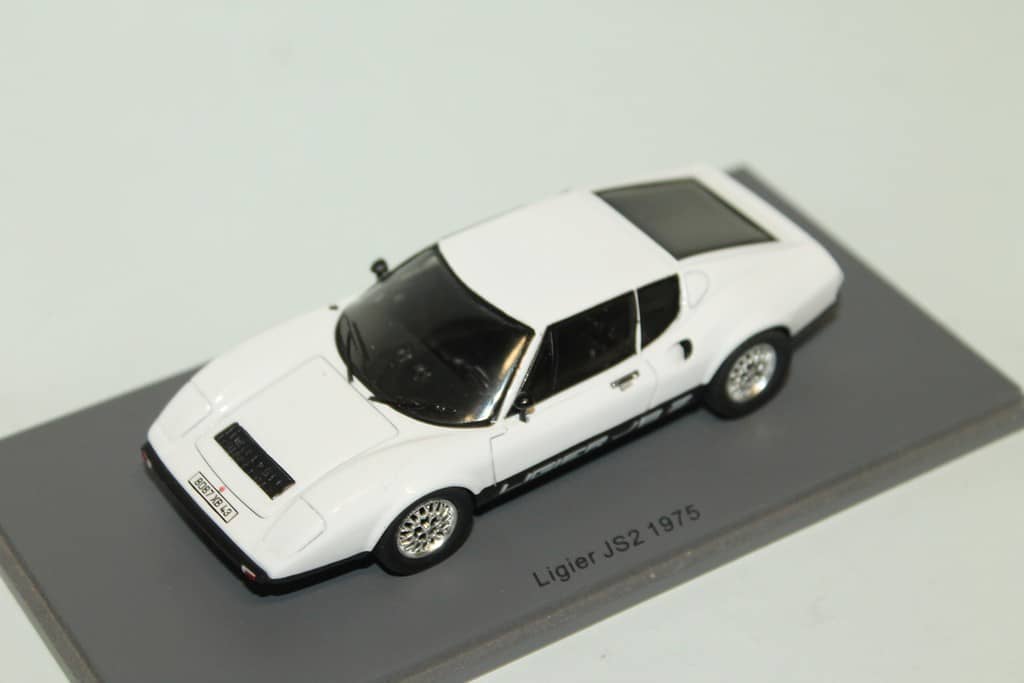 Ligier JS2, blanche et bleue, face / Tour Auto / Classic Driver / Les