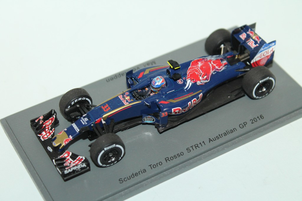 TORO ROSSO STR11 N°33 GP AUSTRALIE 2016 SPARK 1/43°