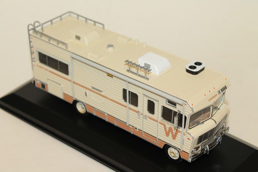 WINNEBAGO CHIEFTAIN THE WALKING DEAD 1973 GREENLIGHT 1/43°