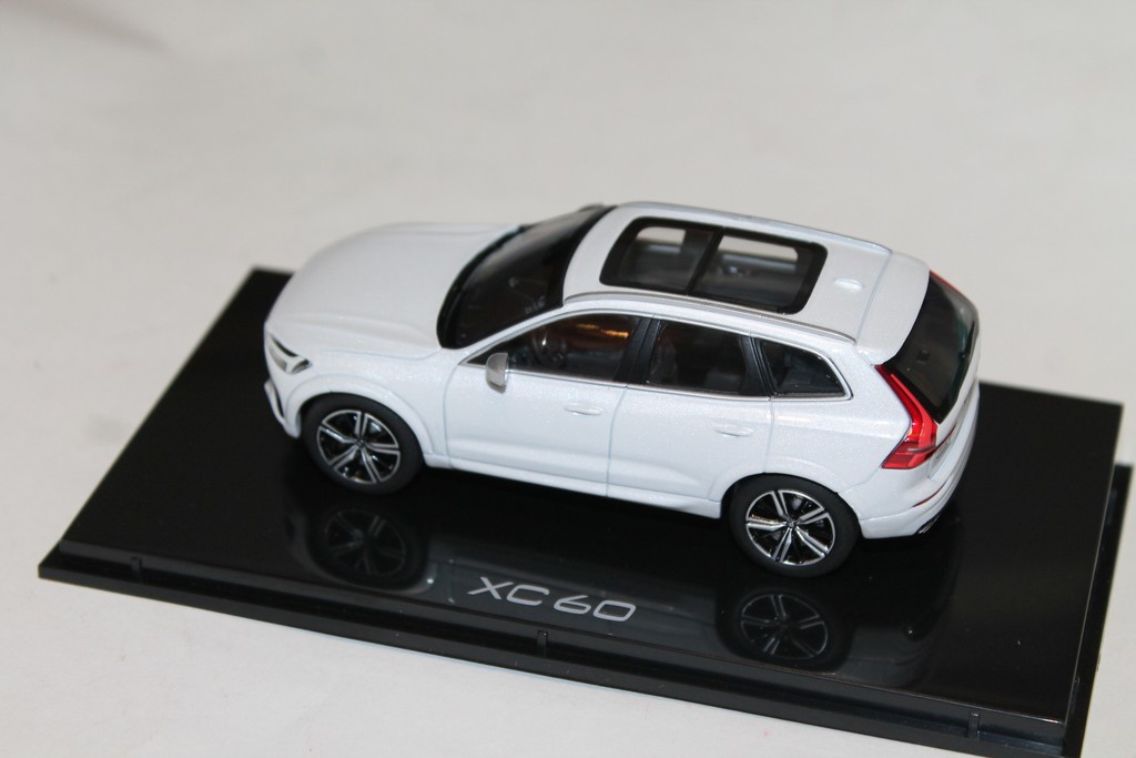 VOLVO XC 60 BLANC 2018 KYSHO 1/43°