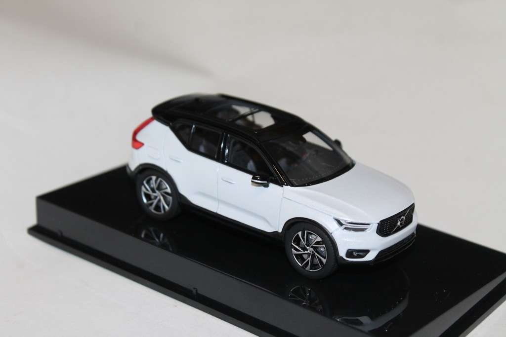 VOLVO XC 40 BLANC 2018 KYOSHO 1/43°