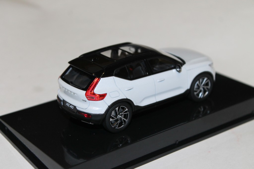 VOLVO XC 40 BLANC 2018 KYOSHO 1/43°