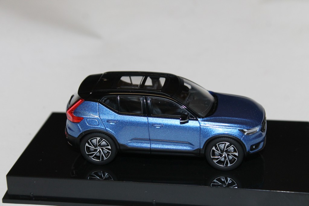 VOLVO XC 40 BLEU 2018 KYOSHO 1/43°