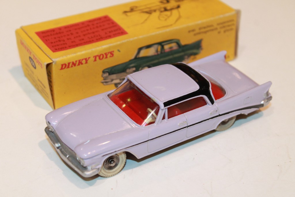 CHRYSLER SARATOGA MAUVE DINKY TOYS 1/43°