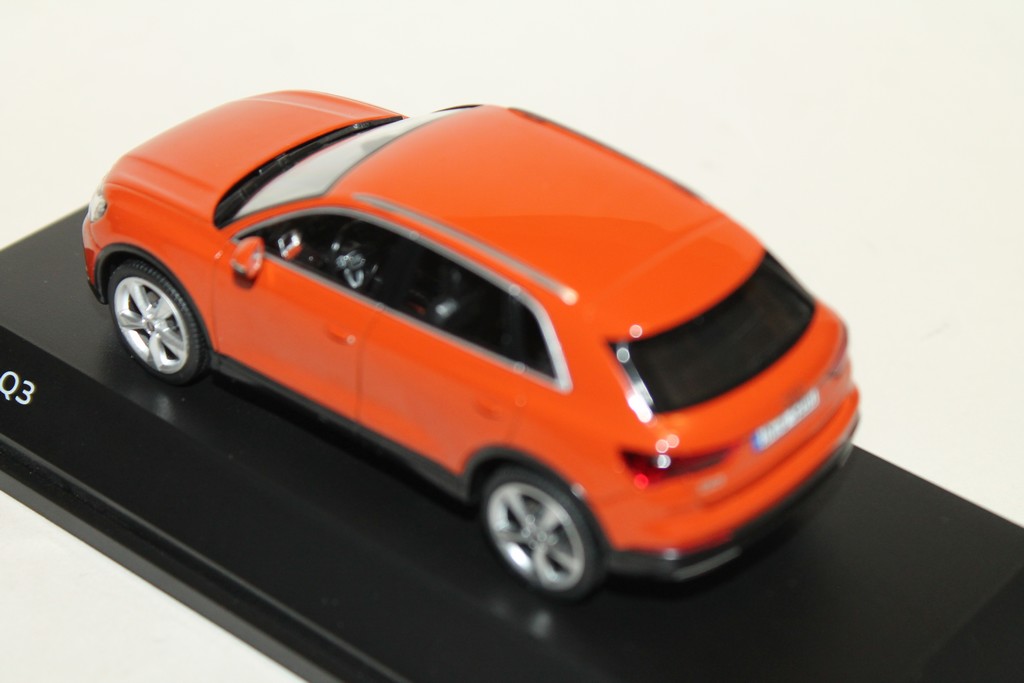 AUDI Q3 ORANGE 2018 SPARK 1/43°