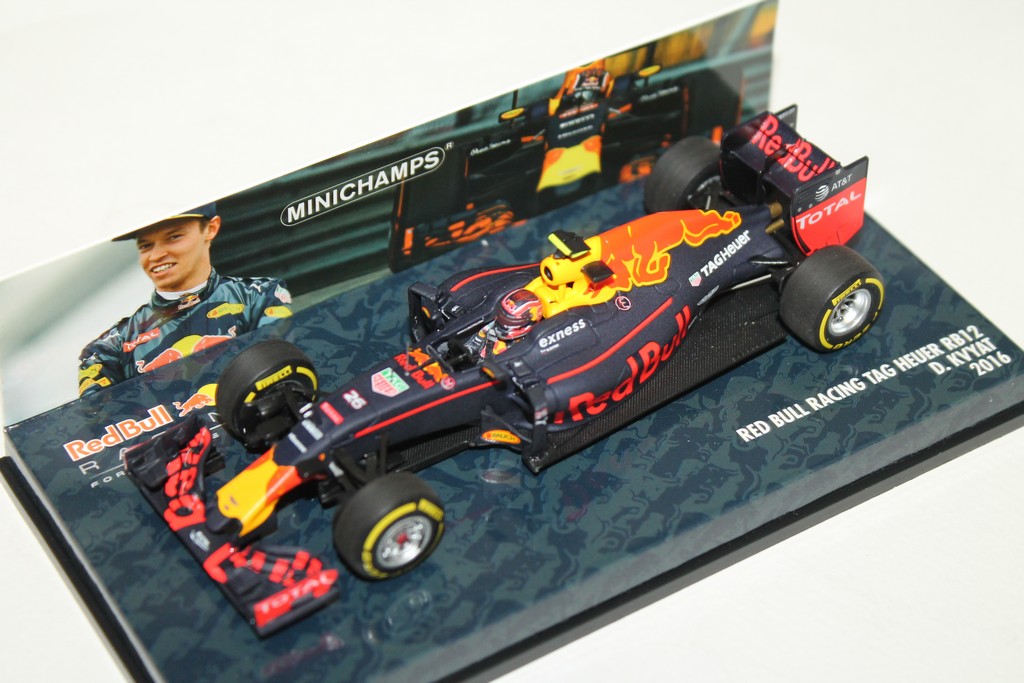 RED BULL RACING RB12 N°26 2016 MINICHAMPS 1/43°