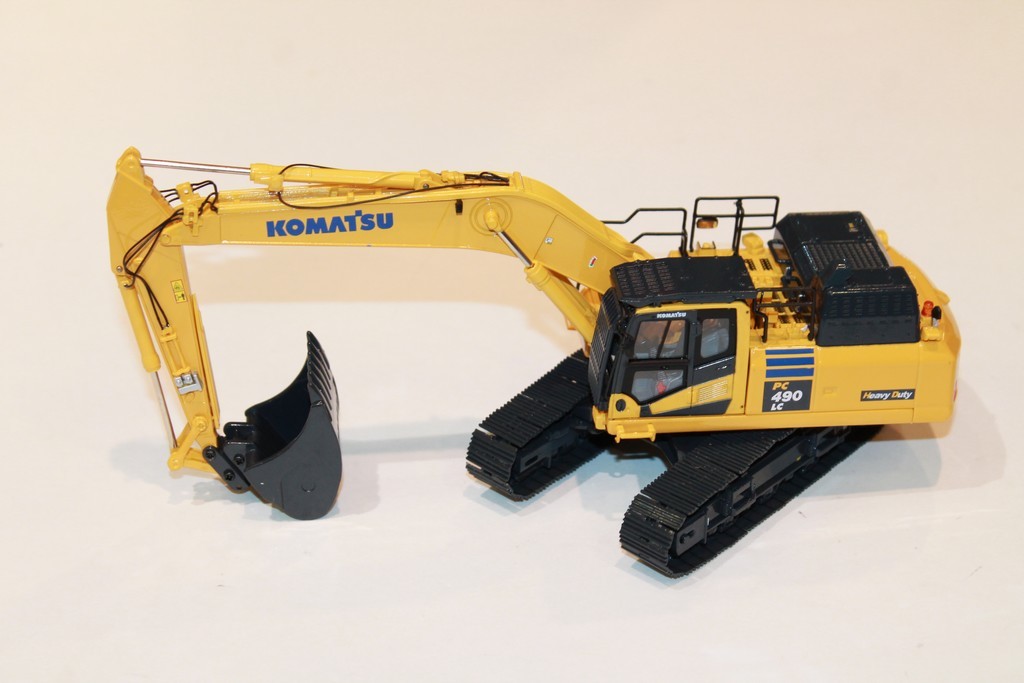 KOMATSU PC490LC-11 PELLE HYDRAULIQUE UNIVERSAL HOBBIES 1/50°