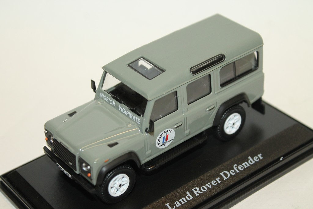 LAND ROVER DEFENDER "VIGIPIRATE" KAKI OLIEX 1/43°