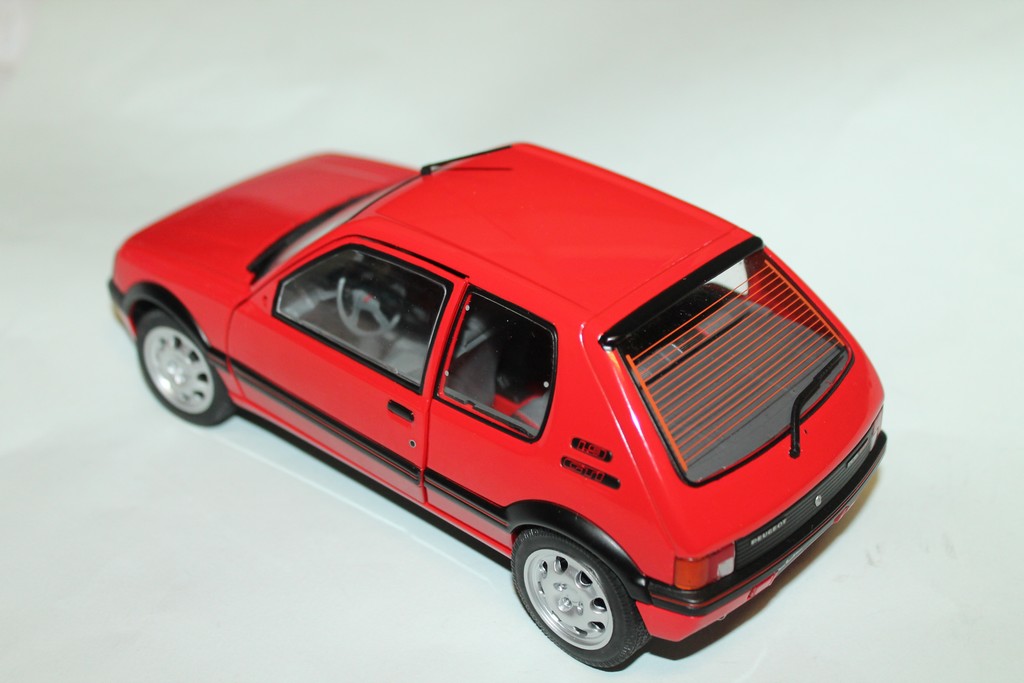 PEUGEOT 205 GTI MK1 ROUGE SOLIDO 1/18°