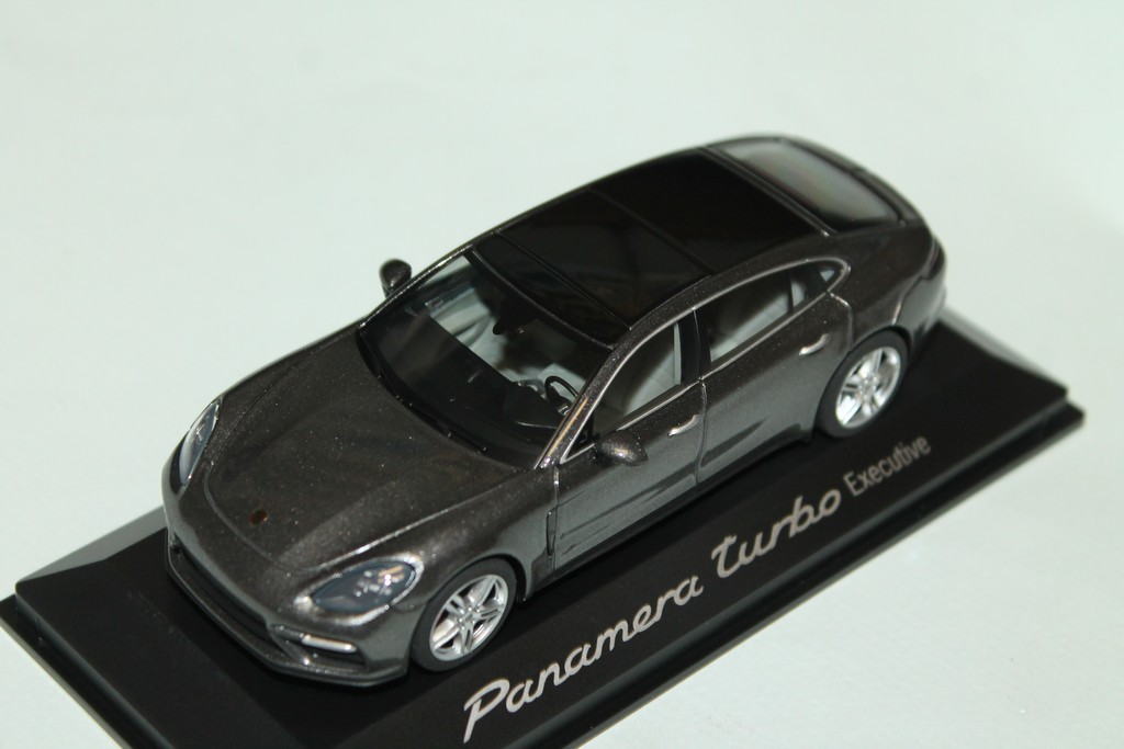PORSCHE PANAMERA TURBO GRISE 2017 HERPA 1/43°