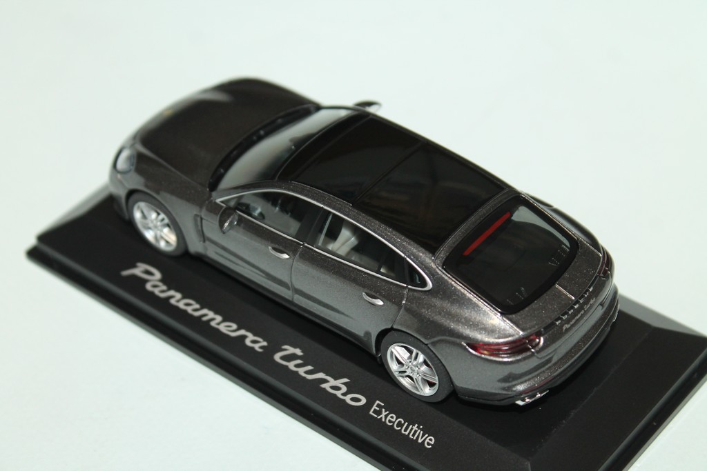 PORSCHE PANAMERA TURBO GRISE 2017 HERPA 1/43°