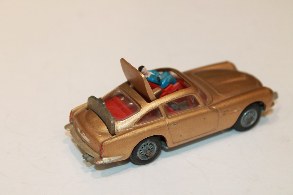 ASTON MARTIN DB5 JAMES BOND CORGI TOYS 1/43°