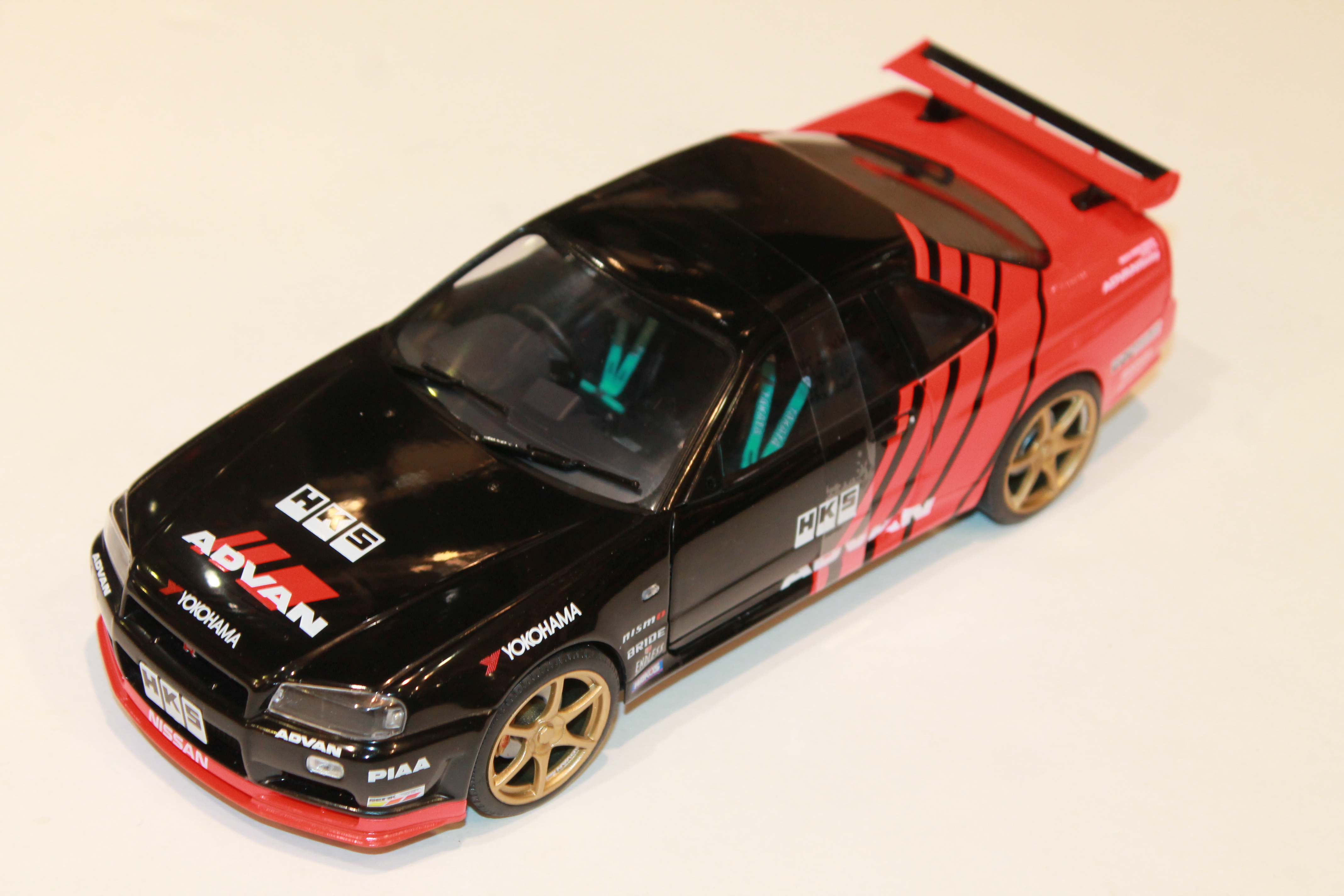 NISSAN R34 GTR ADVAN DRIFT 1999 SOLIDO 1/18°