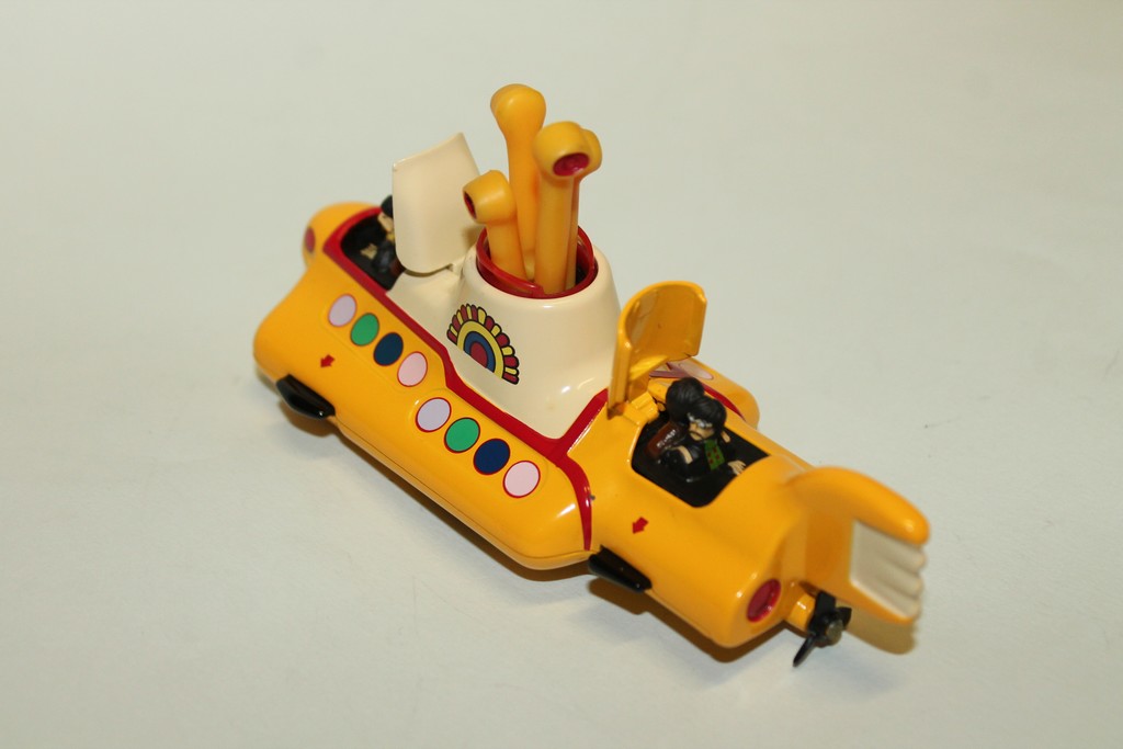 YELLOW SUBMARINE LES BEATLES 1969 CORGI 1/43°