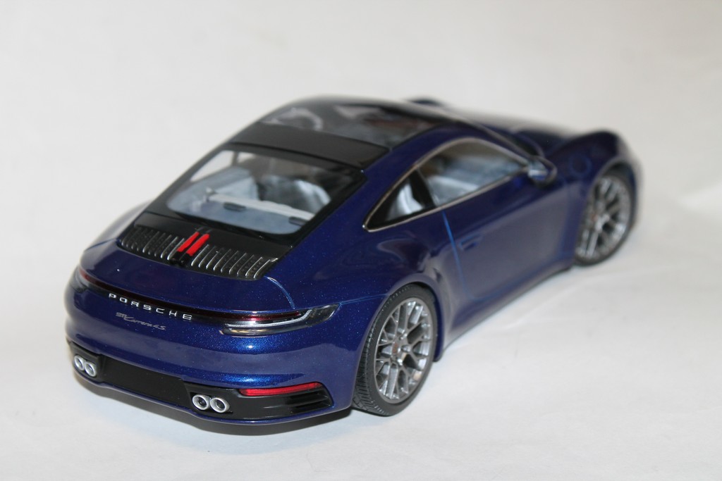 PORSCHE 911-992 CARRERA 4S BLEU 2019 MINICHAMPS 1/18°