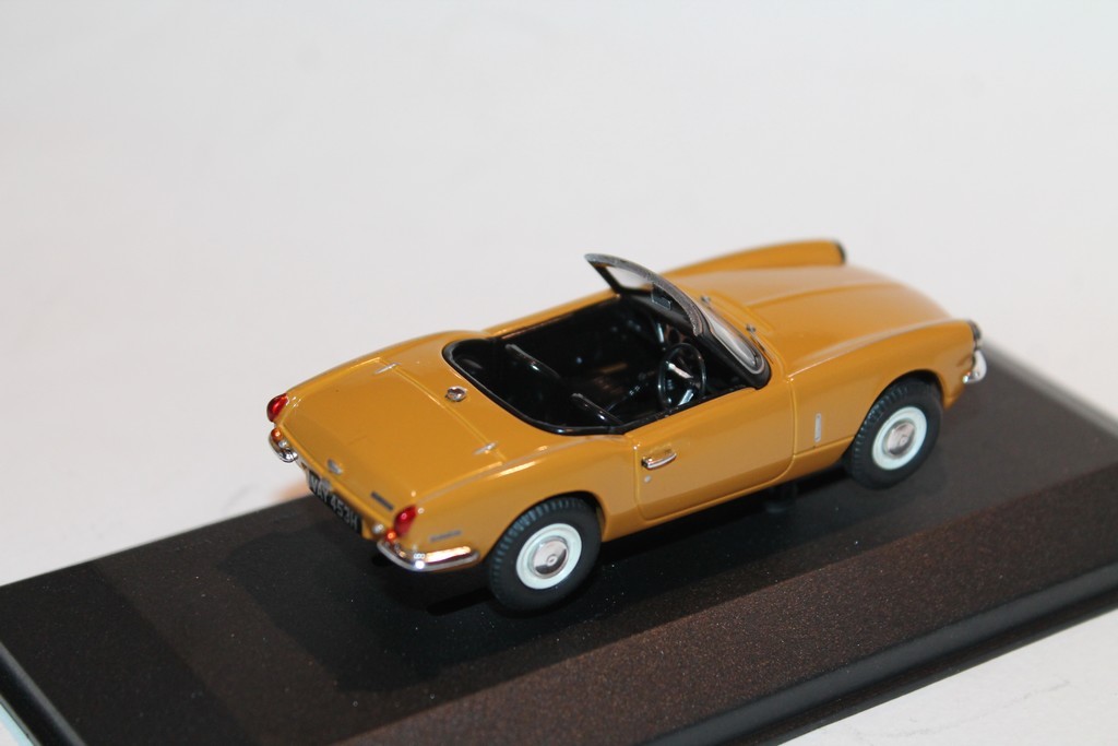 TRIUMPH SPITFIRE MK3 SAFFRAN 1967 CORGI 1/43°