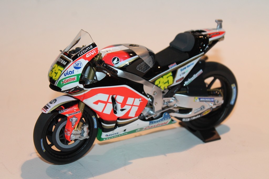 HONDA RC213V N°35 LCR HONDA MOTOGP 2017 MINICHAMPS 1/12°