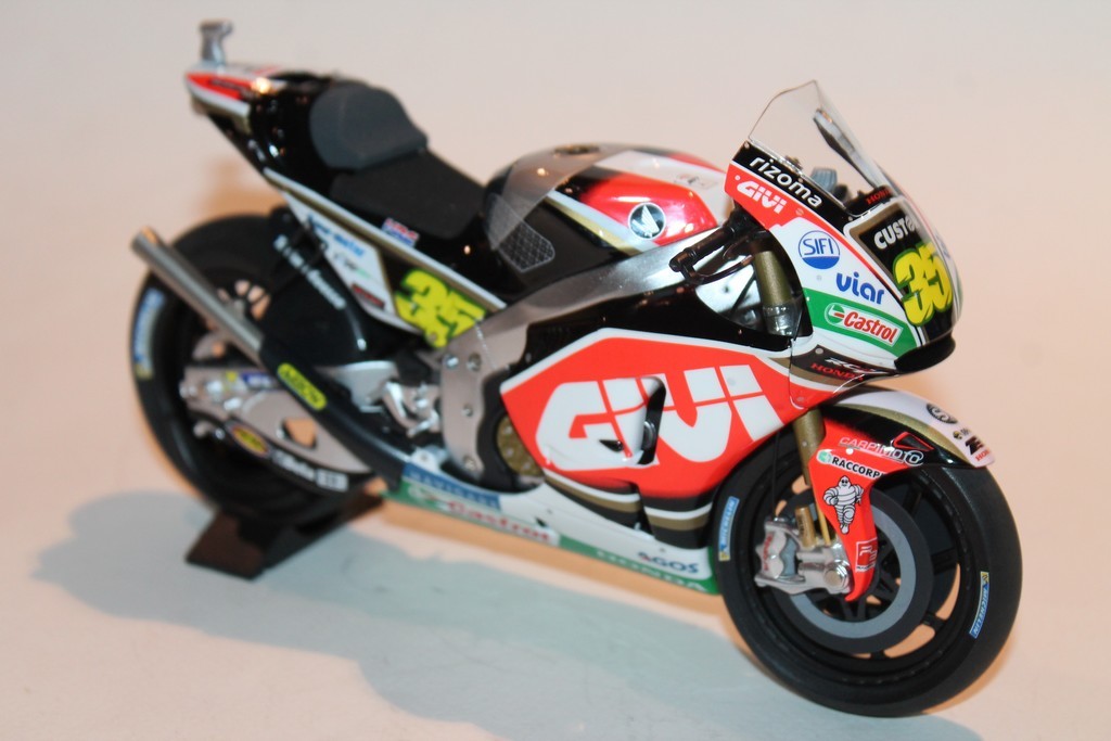 HONDA RC213V N°35 LCR HONDA MOTOGP 2017 MINICHAMPS 1/12°