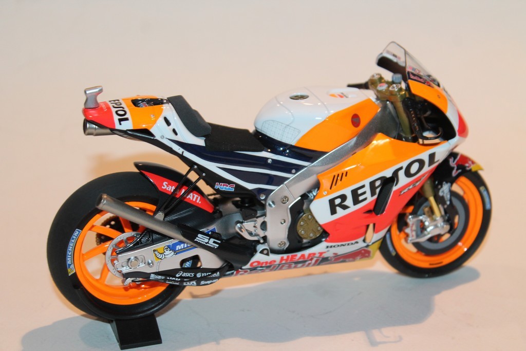 HONDA RC213V N°26 REPSOL HONDA MOTOGP 2017 MINICHAMPS 1/12°