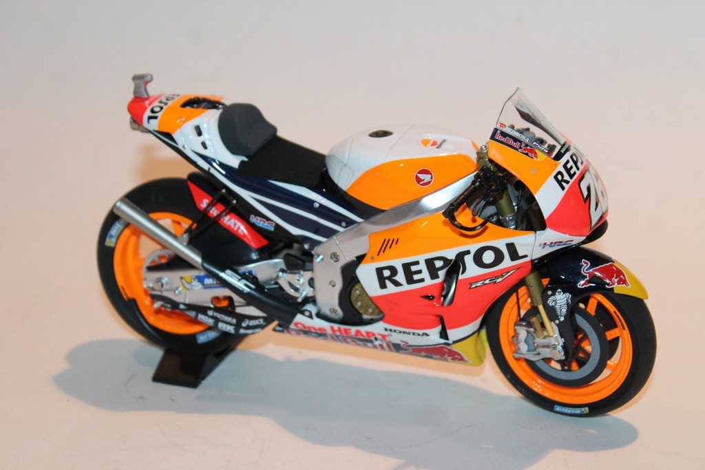 HONDA RC213V N°26 REPSOL HONDA MOTOGP 2017 MINICHAMPS 1/12°