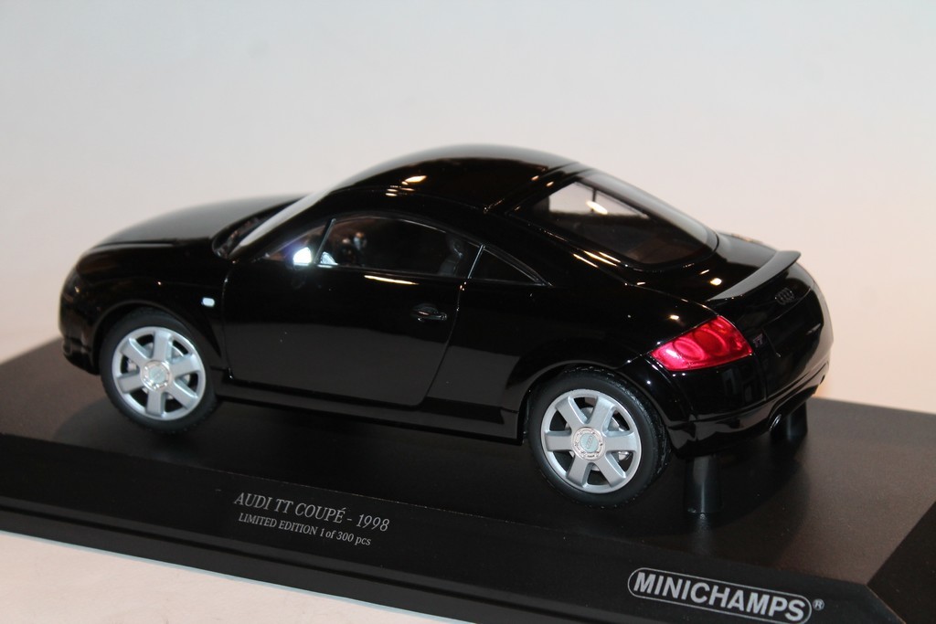 AUDI TT COUPE NOIR 1998 MINICHAMPS 1/18°