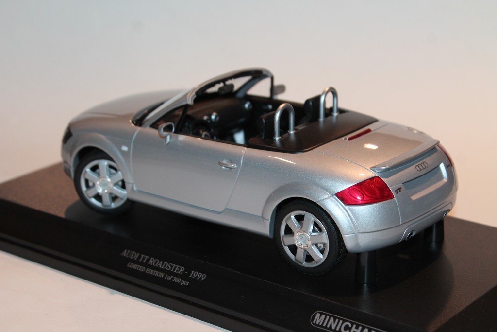 AUDI TT ROADSTER 1999 SILVER MINICHAMPS 1/18°