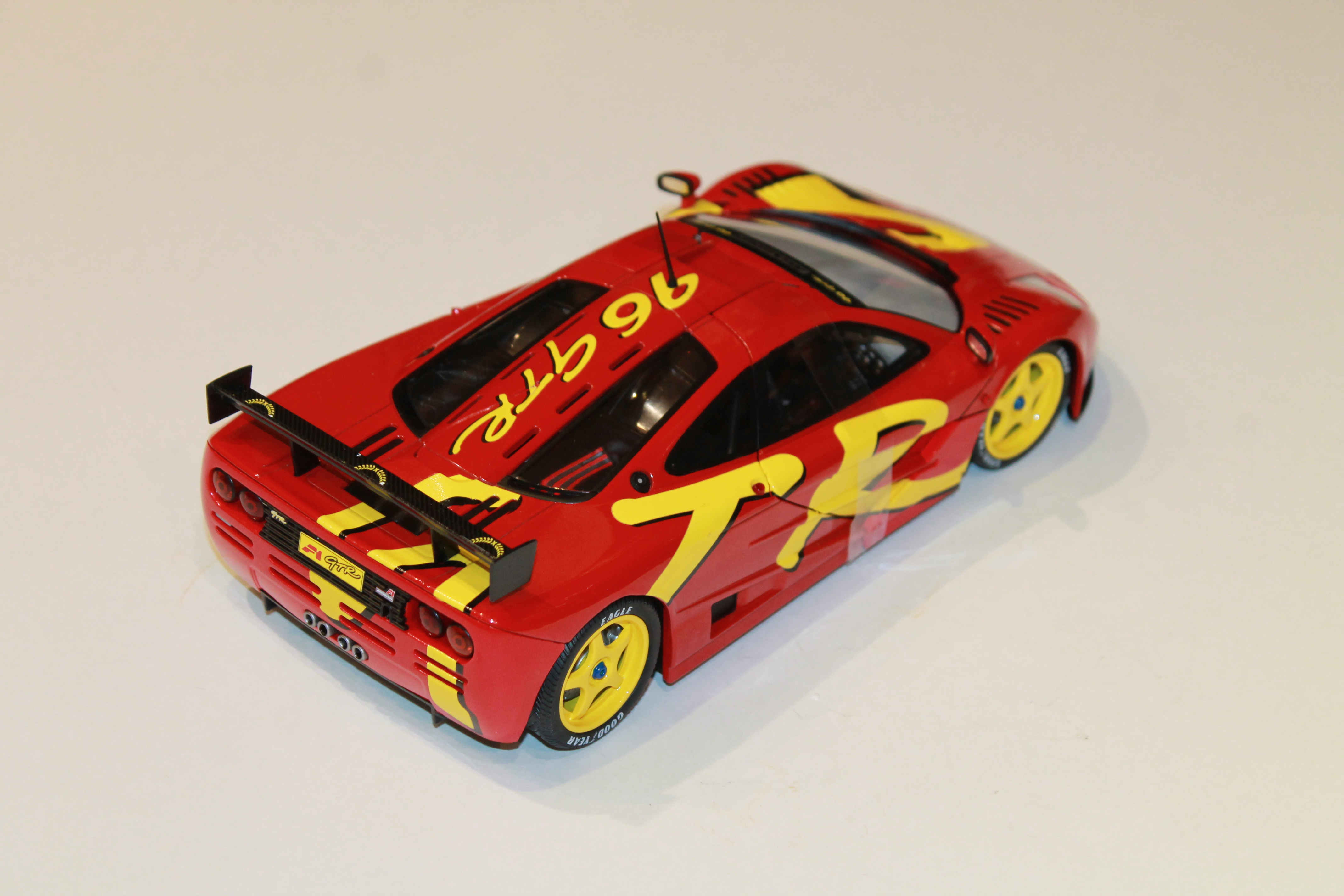 MC LAREN F1 GTR ROUGE 1996 SOLIDO 1/18°