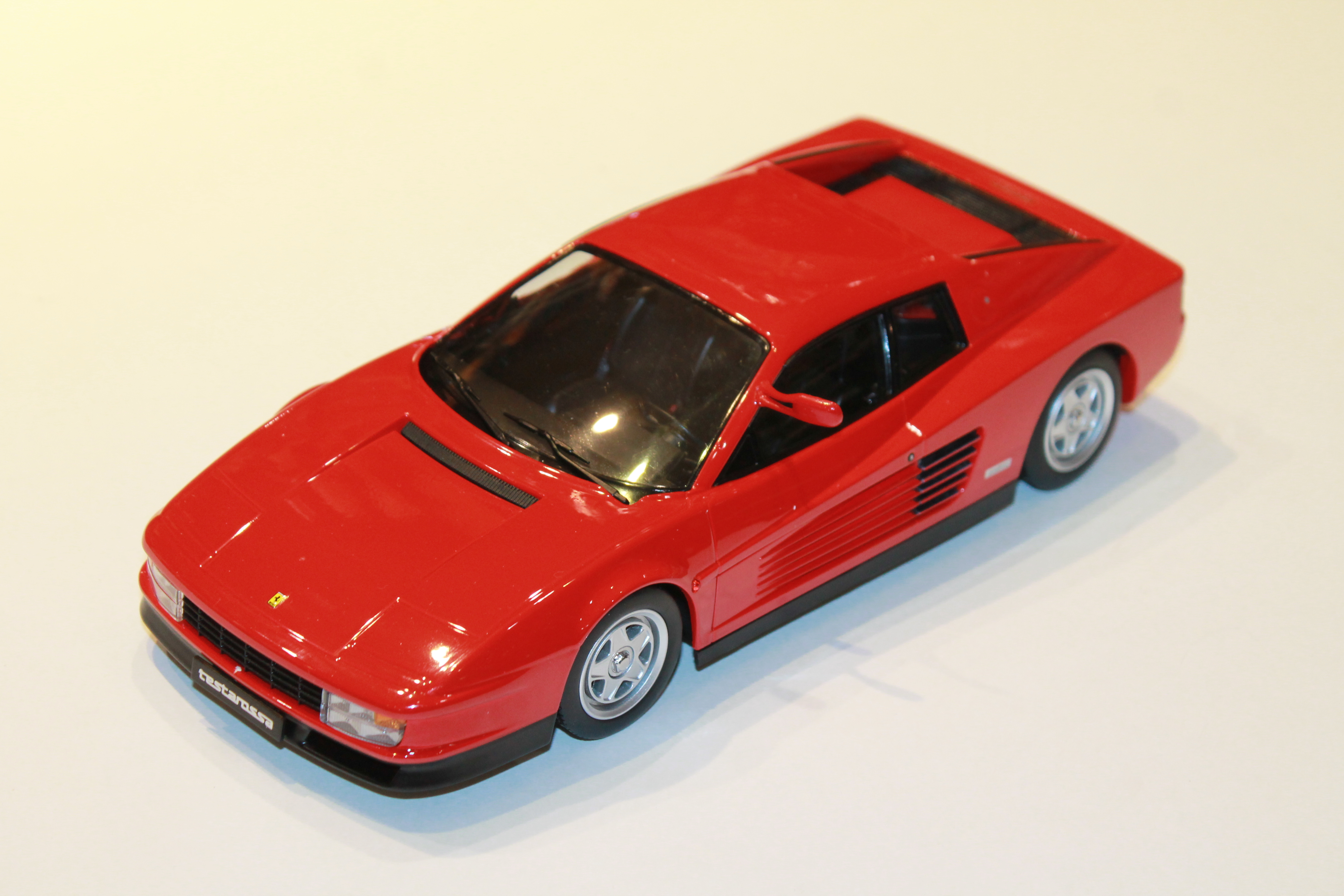 FERRARI TESTAROSSA ROUGE 1984 KK SCALE 1/18°