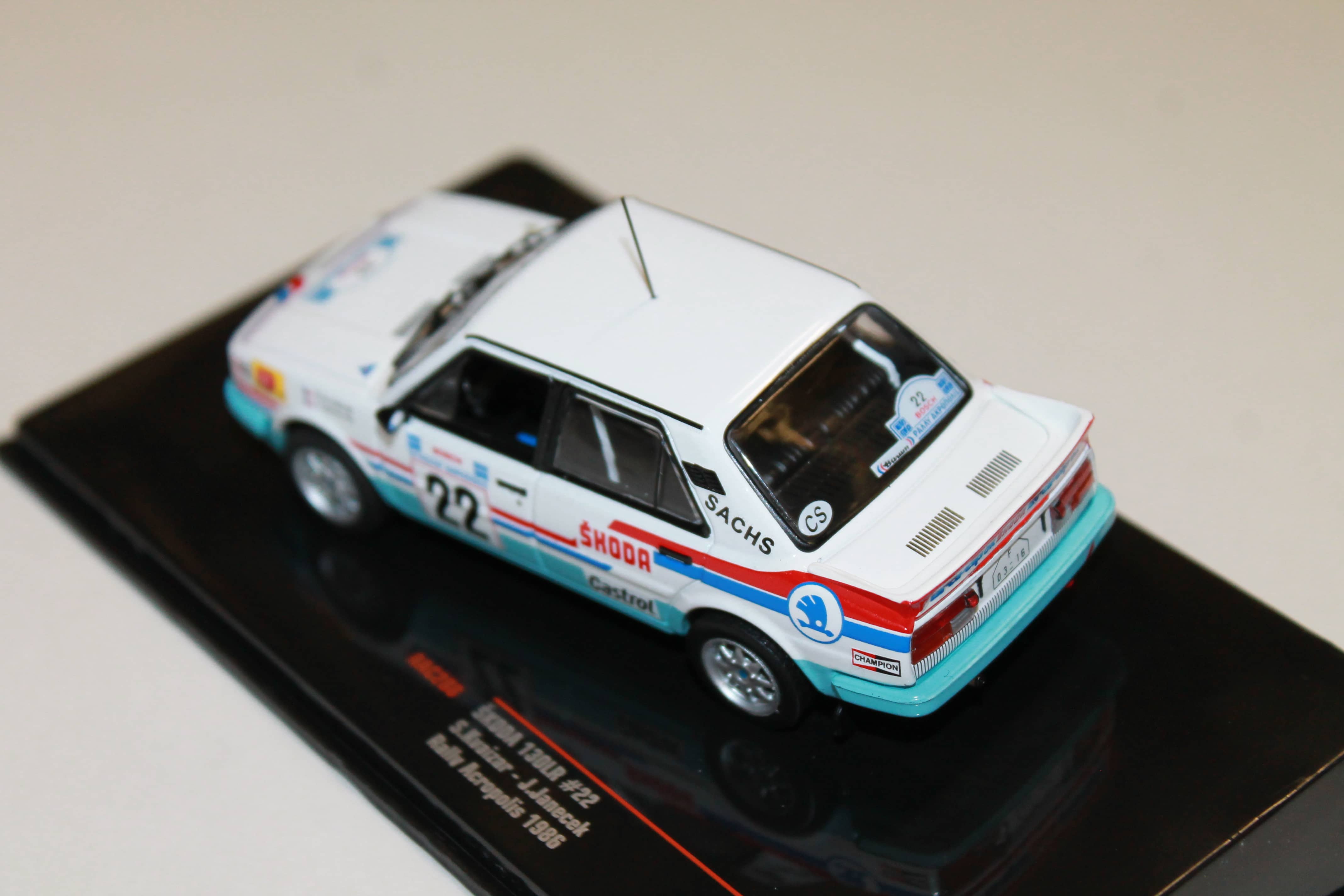 Skoda 1986 – Miniature 1/43 – IXO – Neuve