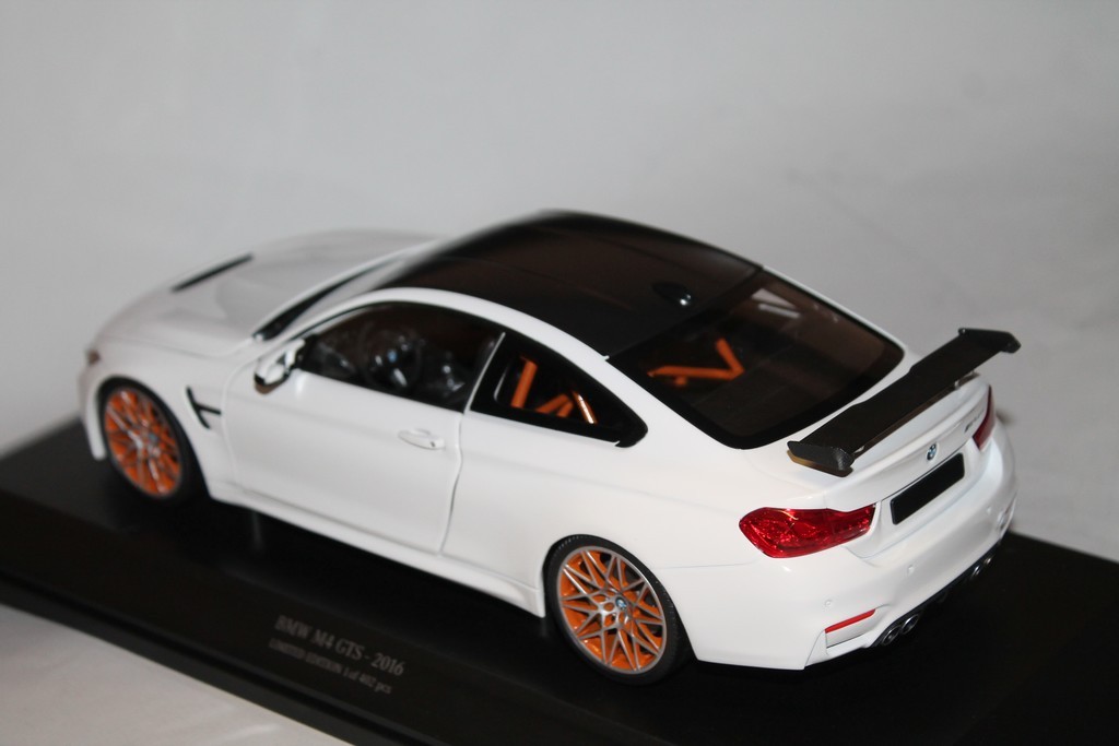BMW M4 GTS 2016 BLANCHE MINICHAMPS 1/18°
