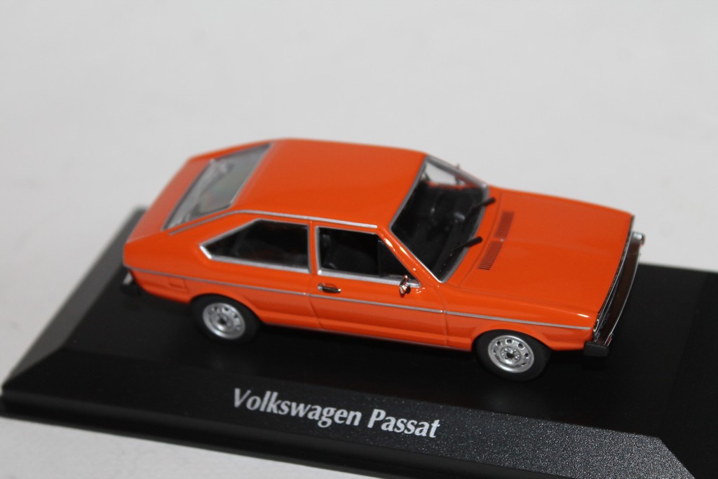 VW PASSAT 1975 ORANGE MAXICHAMPS 1/43°