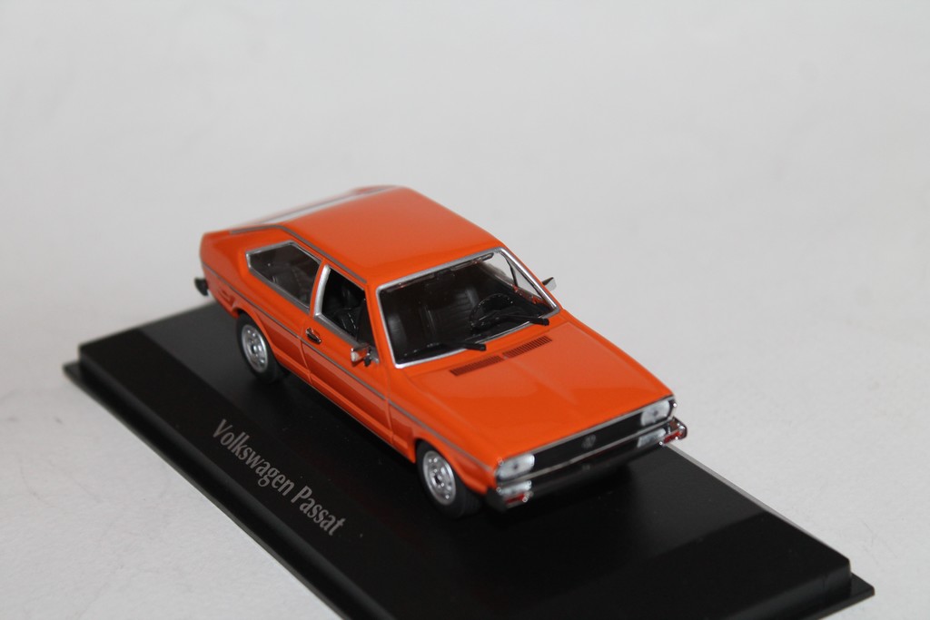 VW PASSAT 1975 ORANGE MAXICHAMPS 1/43°