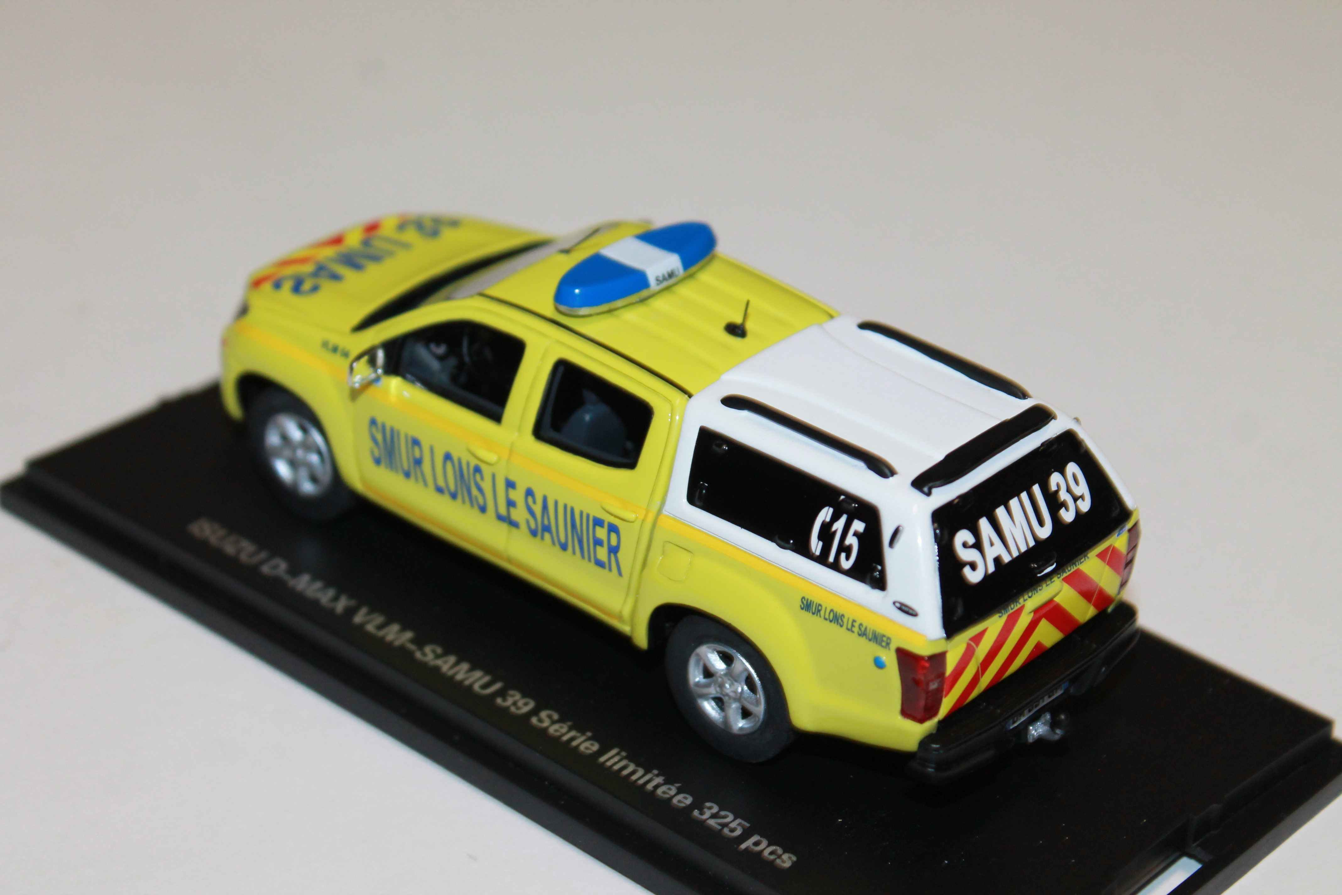 ISUZU D-MAX SAMU "39 LONS LE SAUNIER" ALARME 1/43°