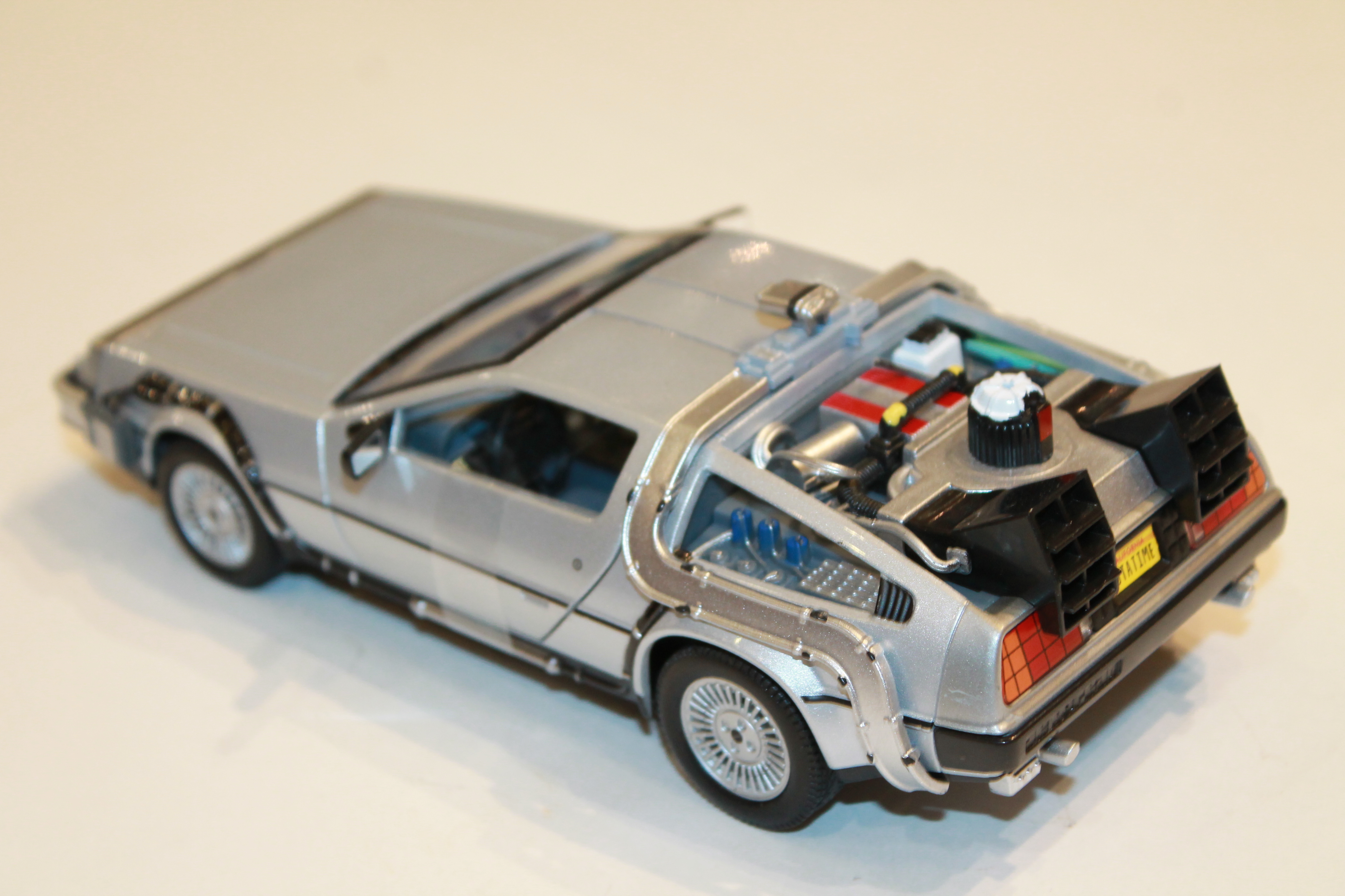 DELOREAN TIME MACHINE RETOUR VERS LE FUTUR WELLY 1/43°
