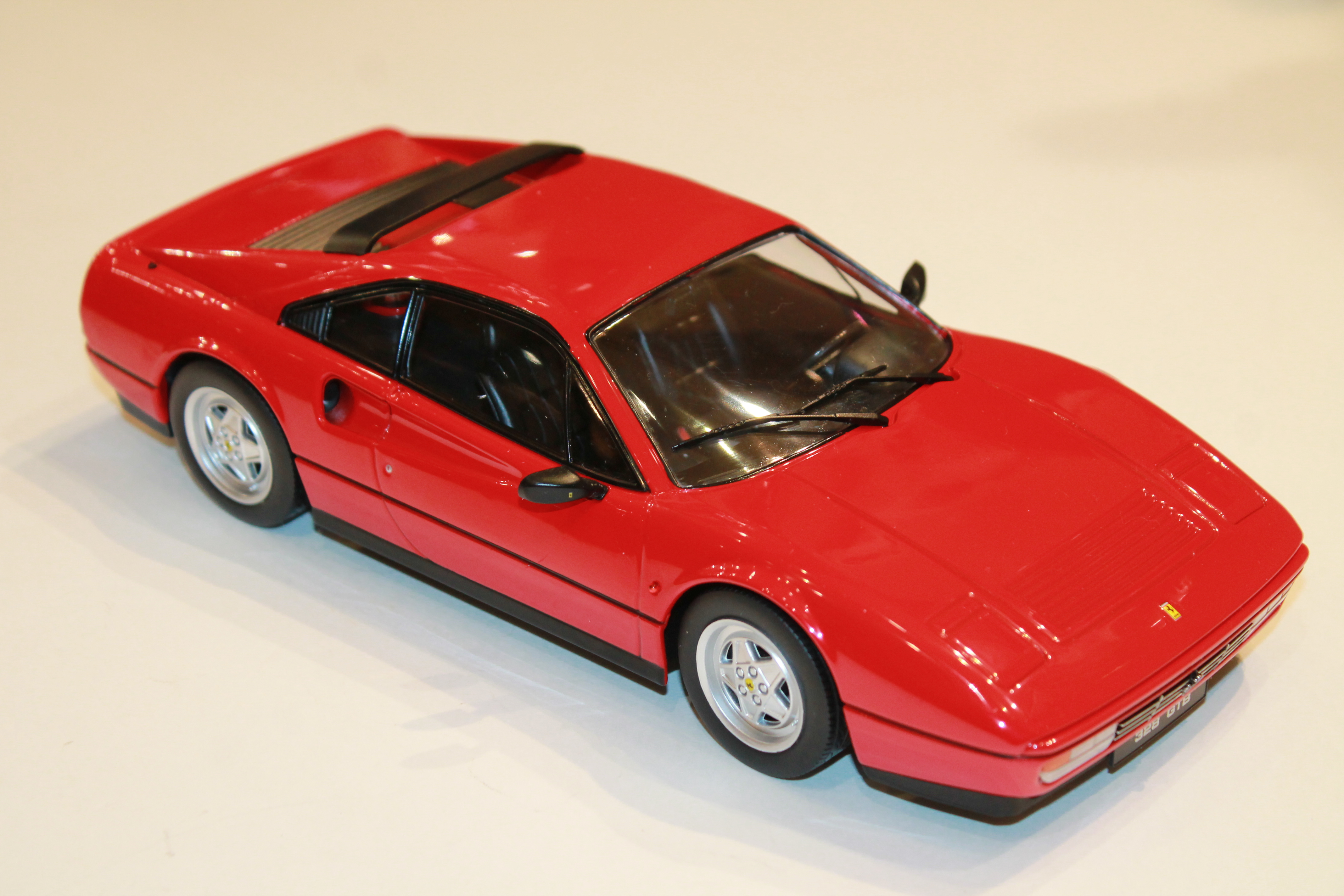 FERRARI 328 GTB KK SCALE 1/18°