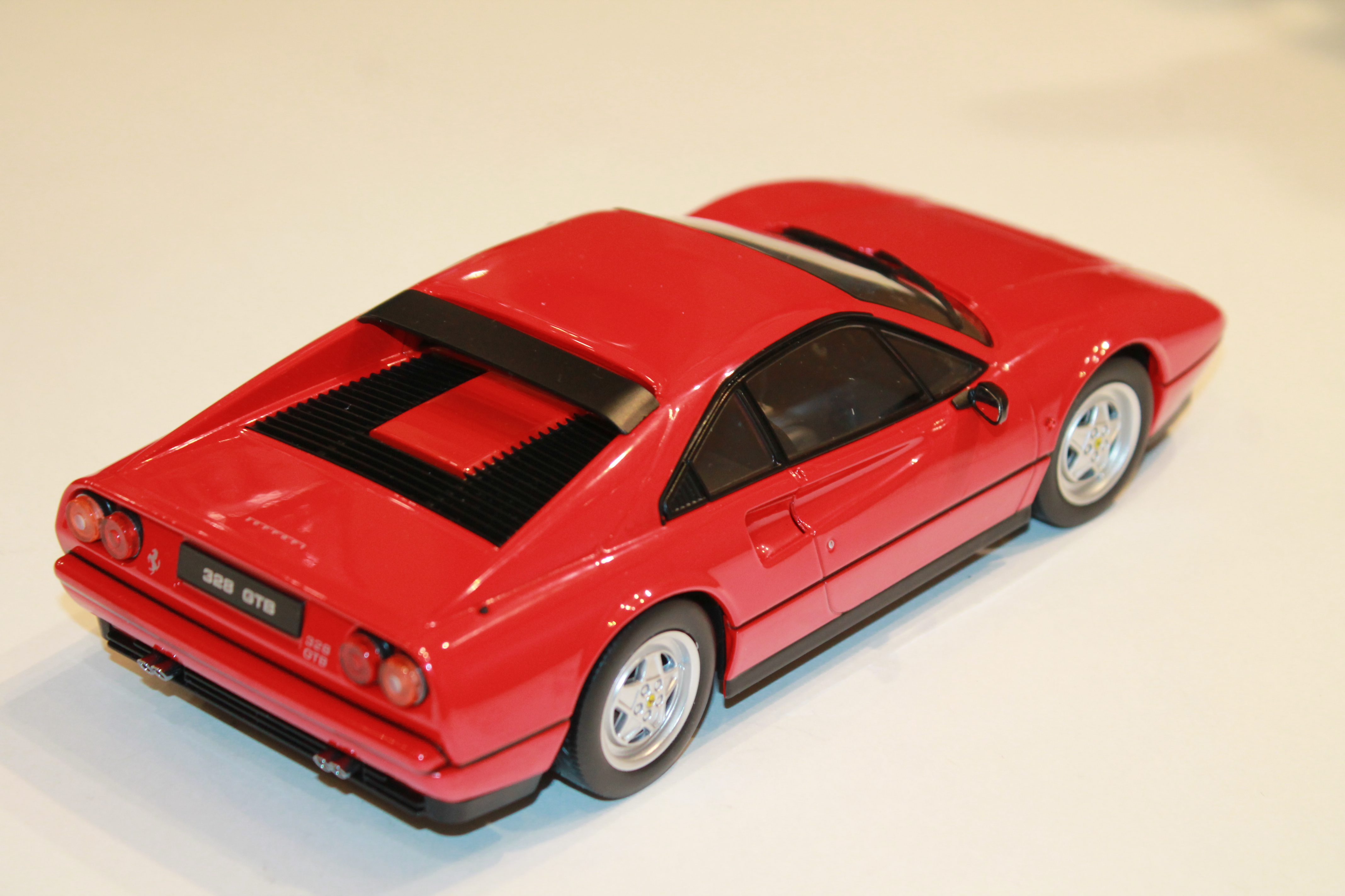 FERRARI 328 GTB KK SCALE 1/18°