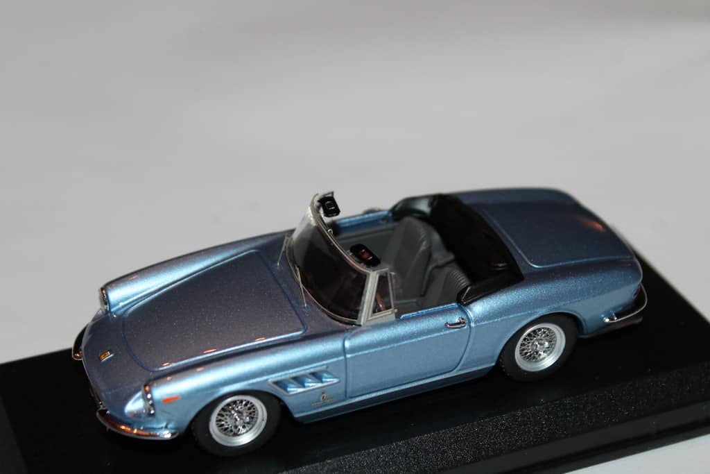 FERRARI 330 GTS BLEU BEST 1/43°