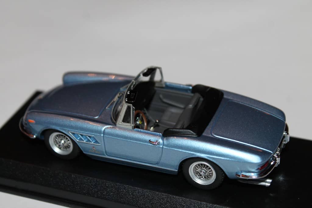 FERRARI 330 GTS BLEU BEST 1/43°