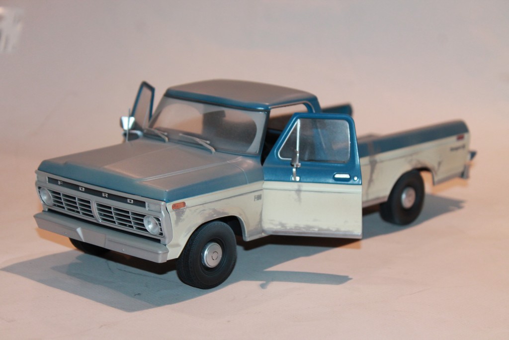 FORD F-100 THE WALKING DEAD GREENLIGHT 1/18°